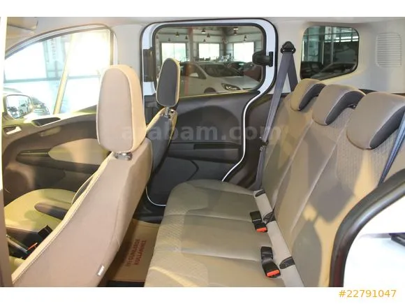 Ford Tourneo Courier 1.5 TDCi Journey Titanium Image 7